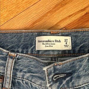 Abercrombie Ultra Loose Low Rise Jeans 27